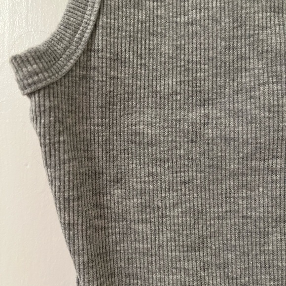 Cute grey tank top - Picture 3 of 3
